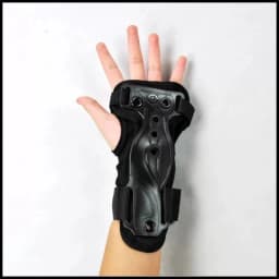 Outdoor Skiing Wrist Guard Hand Palm Protector Man Woman Breathable Roller Snowboard Skateboard Wrist Support