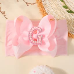 26 Letters Pink Big Bows Pearl Headbands for Baby Girls 5.98'' Wide Nylon Knotted Soft Elastic Hair Bands Wraps Headwear 1PCS
