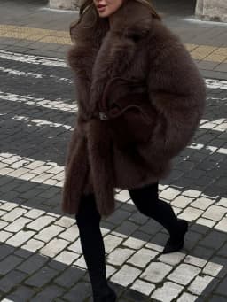 Winter Elegant Luxury Thick Warm Faux Fur Jacket Women High Quality Big Fur Collar Fluffy Imitation Fur Loose Jacket Overcoat