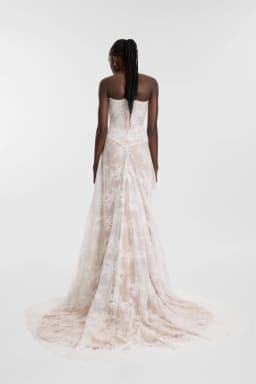 Tokyo Customized White Strapless Wedding Dresses Sleeveless Lace Zip Back Bridal Gowns A-Line Court Train Wedding Gowns 2026