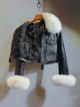 Temperament Black Leather Jacket Women 2026 Winter Real Fox Fur Short High Waist PU Leather Coat Slim-Fitting Coats