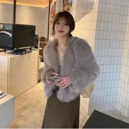 Korean Style Short Fur Jacket Women's Slimming Fashionable Warmth V-Neck Thickened Synthetic Leather Coat for Autumn Winter