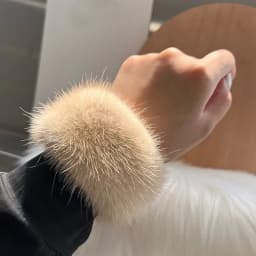 2026 New Style mink Fur Cuff Arm Warmer Lady Bracelet Real Fur Wristband Glove High Quality Fox fur Cuffs Hot Sale Wrist Warmer
