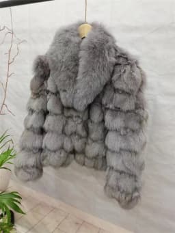 Women's Short Real Fox Fur Winter Jacket Thick Warm Natural Coat Fashion Outerwear for Cold Weather