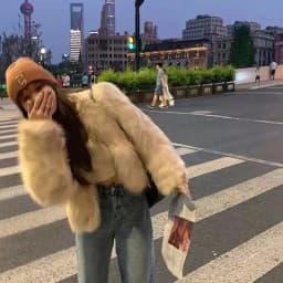 Korean Style Short Fur Jacket Women's Slimming Fashionable Warmth V-Neck Thickened Synthetic Leather Coat for Autumn Winter