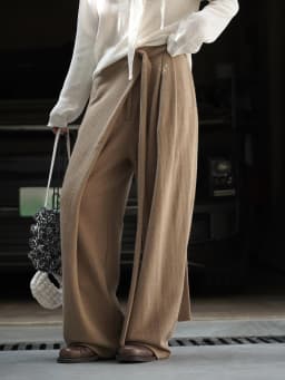 Fashionable light and mature style with slanted placket and tied Western pants, loose and trendy pants for women