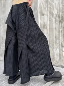 EAM Black Pleated Irregular High Elastic Waist Wide Leg Pants New Loose Trousers Women Fashion Tide Autumn 2026 30A2833