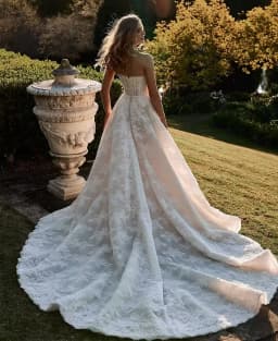 Customized Elegant A-Line Sleeveless Wedding Dress Applique Backless Long Tail Princess Lace Bridal Gown Vestidos de Novia