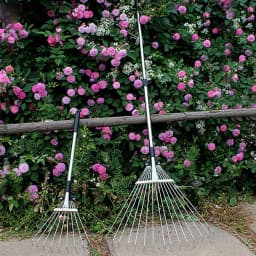 Small Garden Rake Quick Sweep Adjustable Aluminum Alloy Multi Toothed Comfortable To Grip Garden Leaf Rake for Lawn