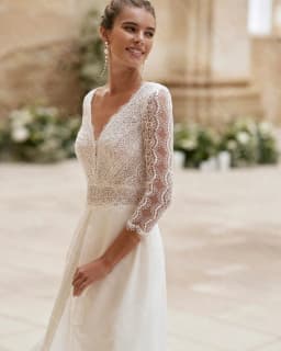Customized New Unique Wedding Dresses Jumpsuit Bridal Gowns Pants Suite Lace Bride Dresses 3/4 Sleeves Wedding Gowns V Neckline