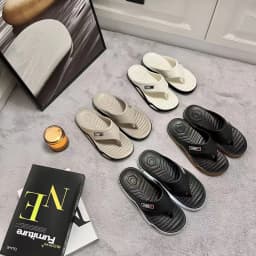 Men's New Spring and Summer Casual Color-Blocking Versatile Eva Comfortable Flip-Flops for Indoor Home Bathroom and Outdoor Daily Use