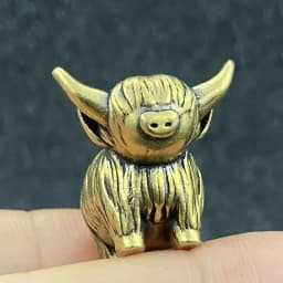 Mini Copper Highland Cow Figurine Charming Exquisite Detailing Vintage Brass Decor Desk Ornament for Home Office Creative Gifts