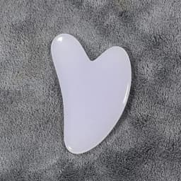 1pc Heart Shape SPA Massage Beeswax Gua sha Scraping Massage Scraper Face Massager Acupuncture Guasha Board Massager for face