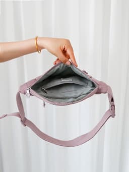 Casual Unisex Lightweight Nylon Waist Bag Versatile Multi-Purpose Leisure Crossbody Bag for Daily Use Soft Foldable Waterproof