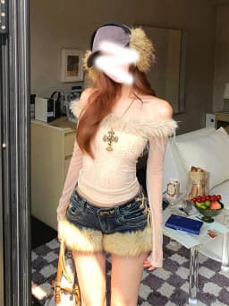 Winter New Women's Retro Design Fluffy Splicing Jeans Shorts Y2k Low-rise Strap Slim Hot Pants