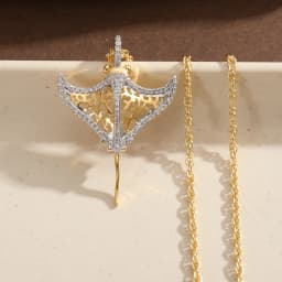 Creative Two-Color Devilfish Pendant Necklace Made of Copper. Batfish Necklace Suitable for Daily Casual and Ocean Style Outfits