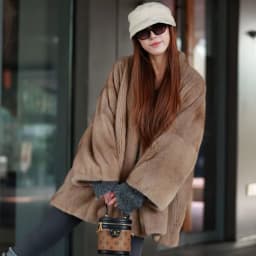Lautaro Winter Luxury Elegant Thick Warm Soft Brown Bat Sleeved Faux Mink Fur Coat Women with V Neck Stylish Chic Fluffy Jacket