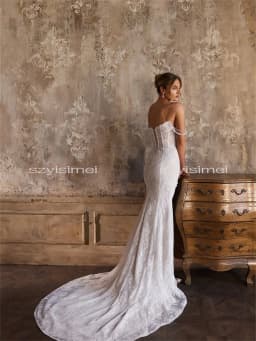 Modern Sweetheart Wedding Dress with Front Split Mermaid Silhouette Sweep Train Bridal Gown for Brides