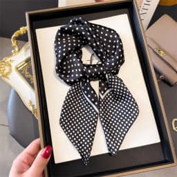 2024 Luxury Floral Print 70cm Square Silk Scarf Women Designer Scarves Bandana Foulard Shawl Hijab Echarpe Hairband Tie Ribbon