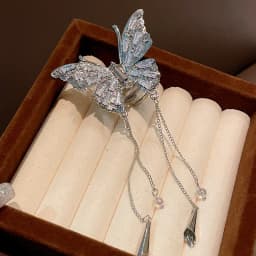 1/2 Pcs New Blue-silver Splicing Butterfly Imitation Pearl Fringe Small Crab Hair Clips for Women Princess Style Bang Shark Clip