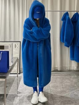 Lautaro Winter Long Oversized Warm Thick Blue White Fluffy Faux Fur Coat Women with Hood 2022 Loose Casual Korean Style Fashion
