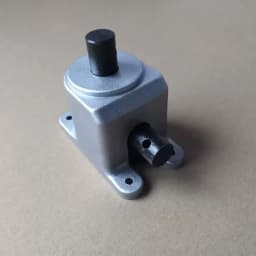Right Angle Reversing Gearbox Small Steering Gear 15 mm Shaft 90 Degree Bevel Gear Ratio 1:1 Bevel Gear
