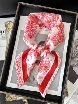 Vintage Chain Print Satin Square Scarf Soft Lightweight Women’s Fashion Accessory for Hair Neck Shawl Elegant Hair Scarf
