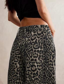 2026 Women's New Fashion Trend Basic Versatile Street Casual Comfortable Loose Printed Leopard Print Straight Leg Women's Jeans