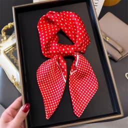 2024 Luxury Floral Print 70cm Square Silk Scarf Women Designer Scarves Bandana Foulard Shawl Hijab Echarpe Hairband Tie Ribbon