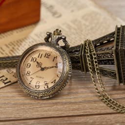 Classic Retro Pocket Watch Simple Digital Face Hanging Chain Brown Flip Cover Men Quartz Hanging Watch Suitable for Gift Giving