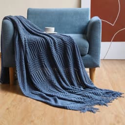 Christmas Red Throw Blanket with Fringe Vintage Bed Throws Decorative Large Red Throw Blanket for Couch Sofa Indoor Outdoor