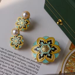 Vintage Baroque Embossed Enamel Flower Brooches Stud Earring Set Pearl Brooch Women Clothing Party Accessories Gift
