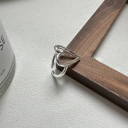 Vintage Unique Heart Motif Ring Texture Hollowed-Out Rings for Women Silver Color Temperament Jewelry Gift Daily Wear
