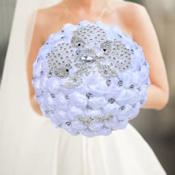 17design New White Wedding Bride Holding Flowers Artificial Bouquet Ribbon Rhinestone Pearl Bouquet Decoration Bride Groom Dance