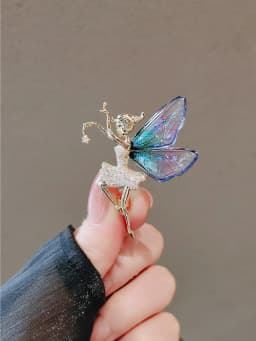 Green Red Crystal Rhinestone Four-Leaf Clover Flower Brooches Lapel Pins Jewelry Clothing Accessories Brooch for Women 2024