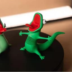 3D Printed Green Lizard Statue Creative Fun Desktop Ornament for Office Shelf Kids Adults Housewarming Gift