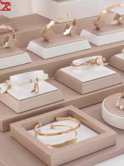 Champagne White Display Case Necklace Rack High-End Jade Jewelry Display Props Counter Display Crystal Exhibition Stand