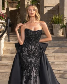 Tokyo Customized Black Strapless Wedding Dresses Sleeveless Mermaid Back Zip Bridal Gown Elegant Detachable Train Wedding Gown