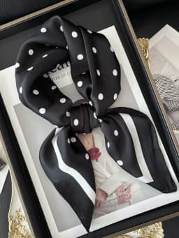 Vintage Chain Print Satin Square Scarf Soft Lightweight Women’s Fashion Accessory for Hair Neck Shawl Elegant Hair Scarf
