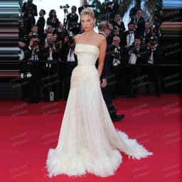 Simple Wedding Dresses A Line Woman's Feathers Sexy Strapless Backless Party Bride Gowns Formal Customized Vestidos De Novia