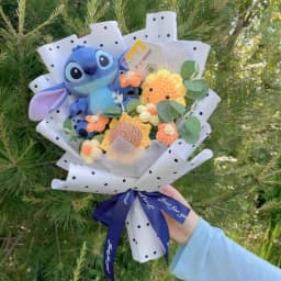 Genuine Stitch Plush Dolls Small Pendant With Artificial Flowers Handmade Bouquets Gifts For Valentine Graduation Christmas