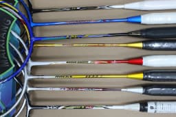 2 Pcs High-Elastic Carbon Fiber Bionic Elements Badminton Racket 28Lbs High-Quality Ultracore U10 Badminton Racquet