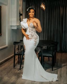 Custom Sexy Sheer Neck Long Sleeves Mermaid Wedding Dress Side Split Crystals Decorated Wedding Bridal Gowns for African Nigeria
