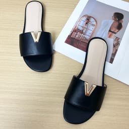 2024 Summer New V-Shaped Metal Decoration Flat Bottomed Beach Women's Fashionable Slippers