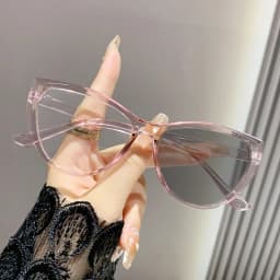 Cat Eye Frame Outdoor Photochromic Sunglasses Fashion Trendy Anti Blue Light Plain Eyeglasses Finished Optical Spectacle Eyewear