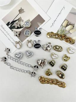 12PCS Shoe Charms ABS Accessories Decorations DIY Clog Ornament Glitter Rhinestone Buckle Star Chain Pins For Women Garden Shoes