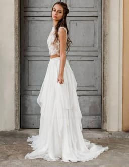 Sexy Two Piece Lace Wedding Dress Boho Beach Bridal Gowns Sleeveless Crop Top Chiffon Skirt Floor Length Backless Robe De Noiva