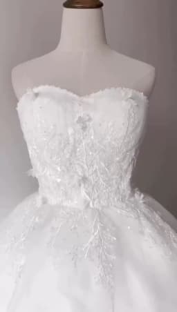 Strapless Wedding Gown With Train Shiny Wedding Party Ball Gown Luxury Lace Robe De Mariee Customized Plus Size