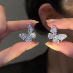 New Fashion Trend Unique Design Elegant Exquisite Light Luxury Zircon Butterfly Earrings Female Jewelry Party Gift Wholesale
