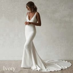 Sexy Mermaid Wedding Dress V-Neck Open Back Boho Wedding Gowns Simple Plain Long Train Buttons Beach Bridal Dress Robe De Mariee